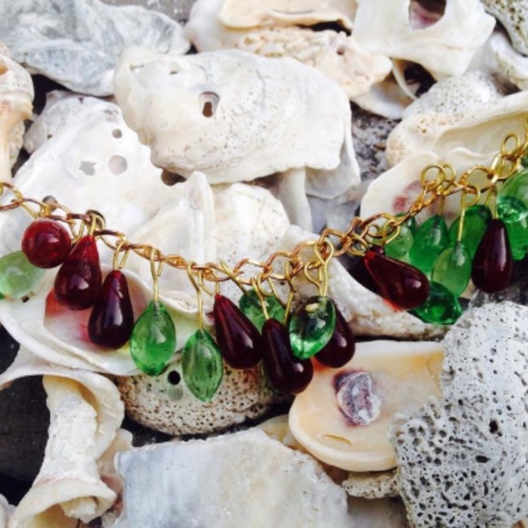 Green and Red Glass Drop Charms Bracelet - Picture 4 of 4